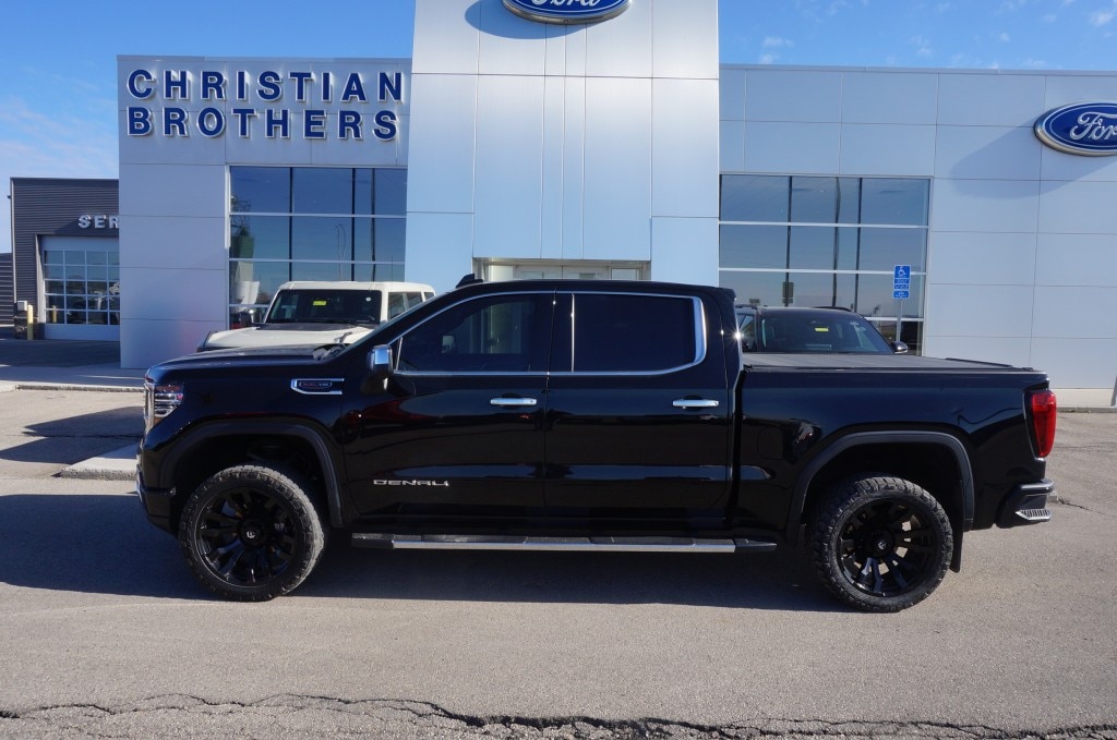 2023 GMC Sierra 4WD Crew Cab Short Box Denali's photo