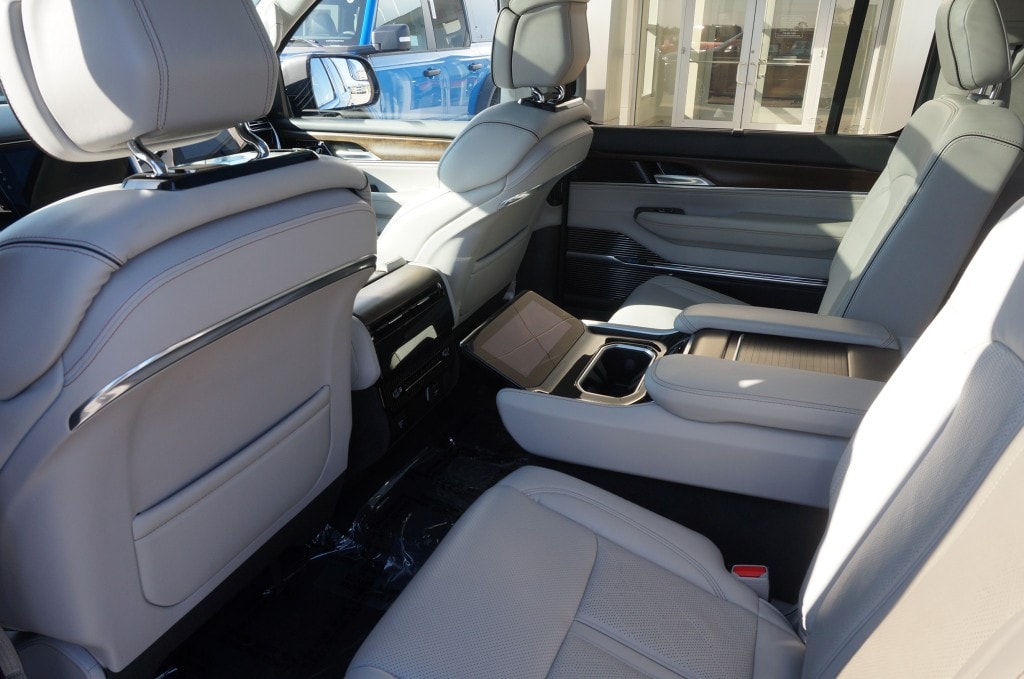 2022 Jeep Grand Wagoneer Series II - Photo 10