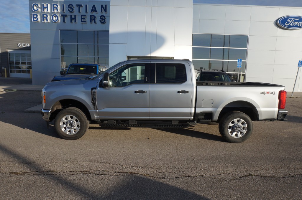 2023 Ford F-350 Super Duty XLT's photo