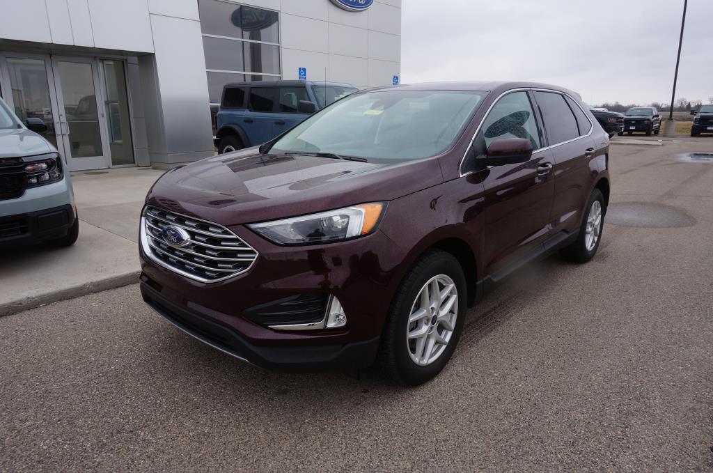 2022 Ford Edge SEL photo 2