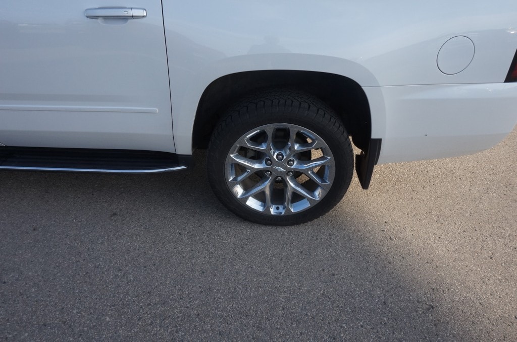 2018 Chevrolet Suburban Premier photo 3
