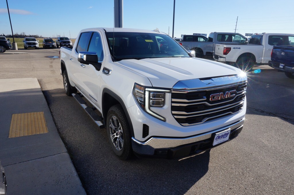 2023 GMC Sierra 1500 SLT - Photo 6