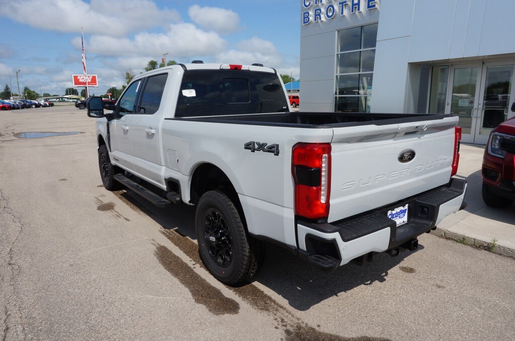 2025 Ford F-350 Lariat photo 3