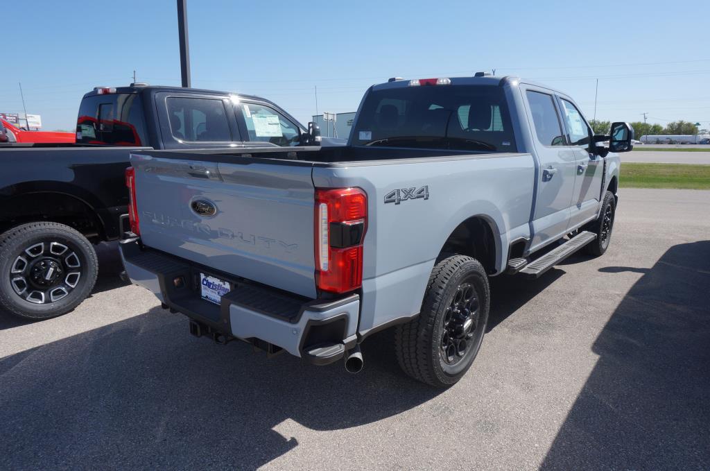 2025 Ford F-350 Lariat photo 4