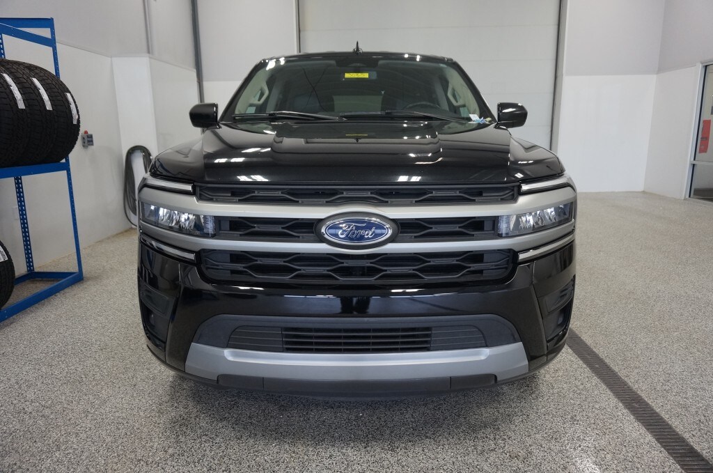2024 Ford Expedition MAX XLT photo 3