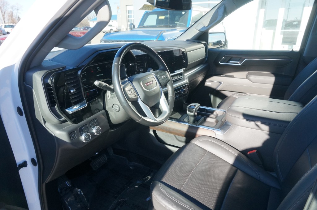 2023 GMC Sierra 1500 SLT - Photo 9