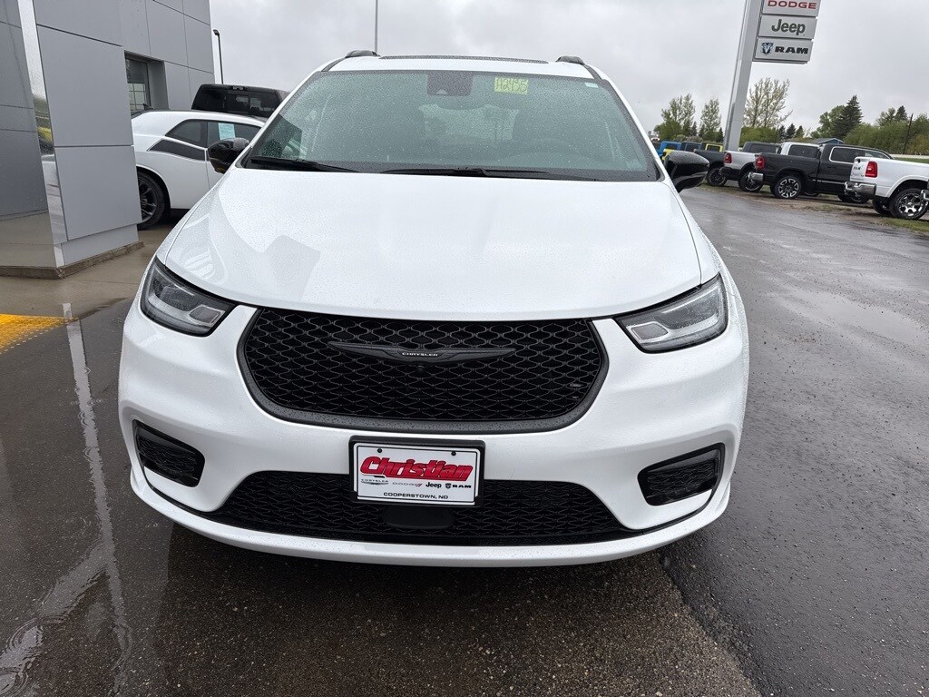 2024 Chrysler Pacifica Limited photo 3