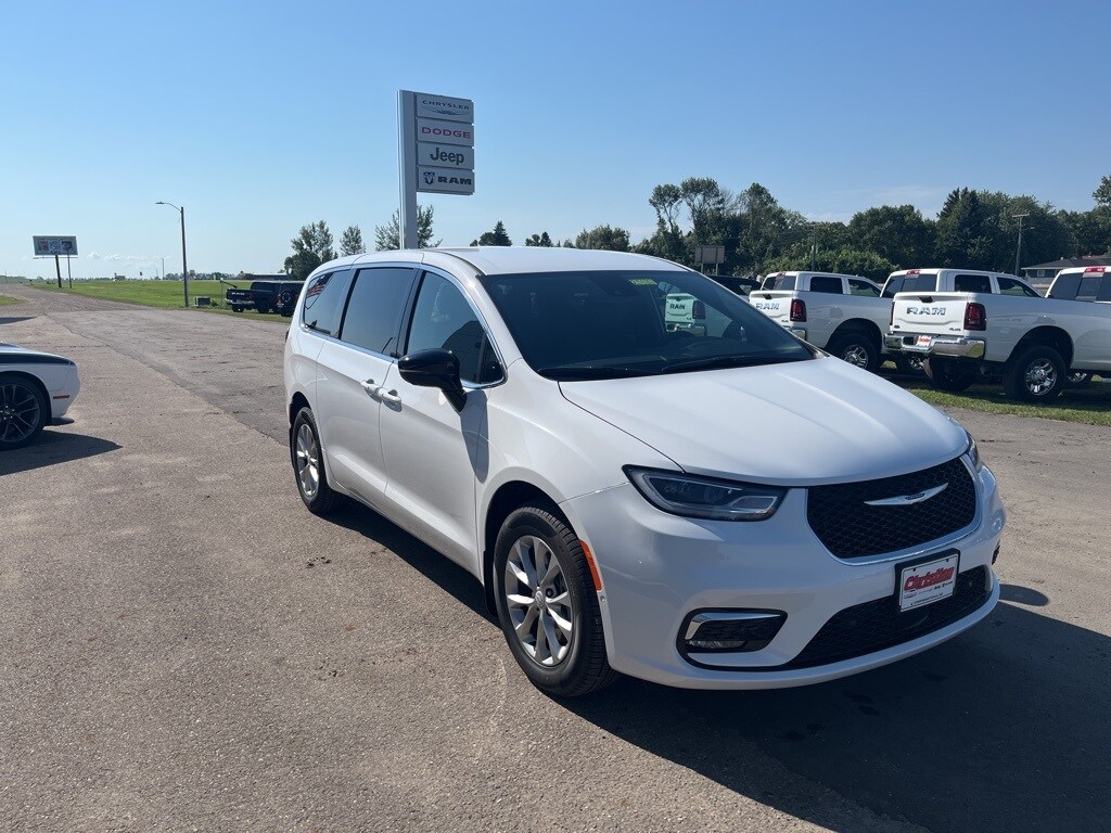 2025 Chrysler Pacifica photo 3