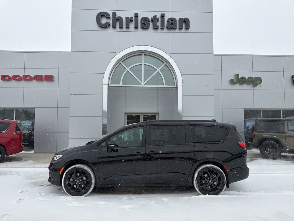 2026 Chrysler Pacifica Select AWD's photo