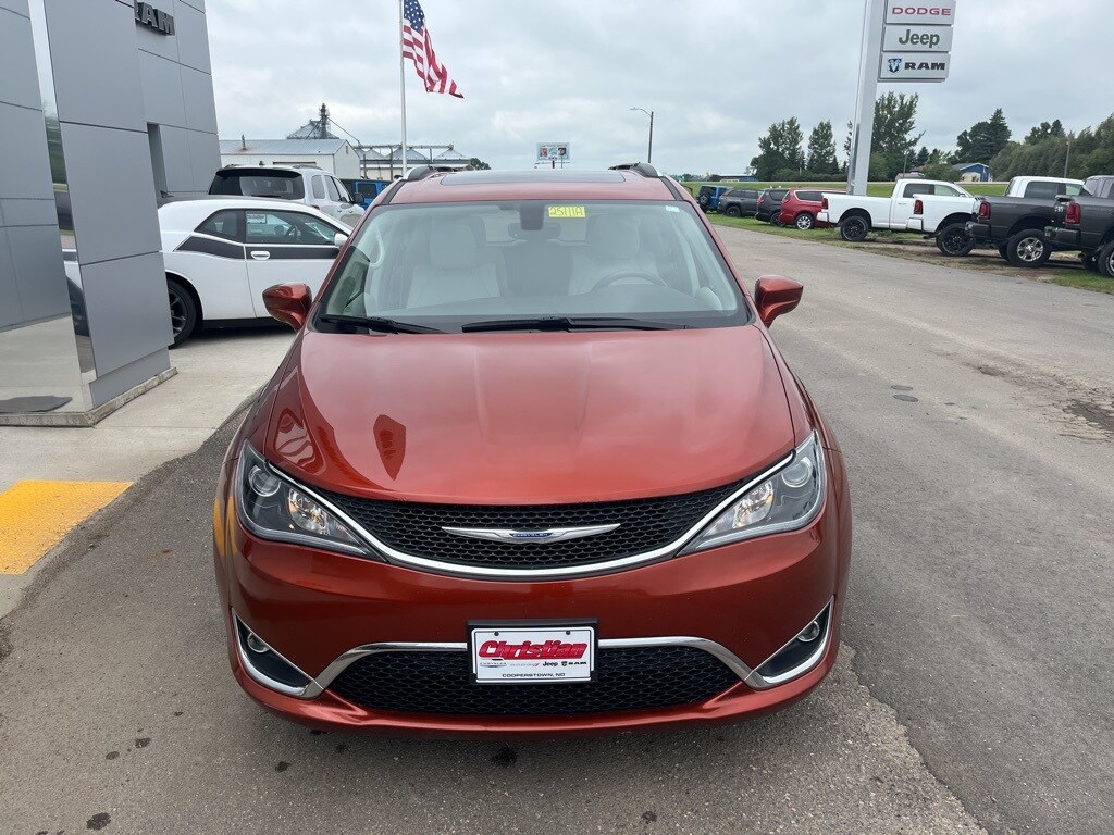2018 Chrysler Pacifica Touring Plus photo 3
