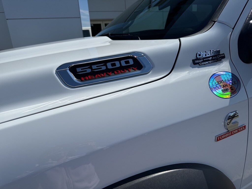 2025 Ram 5500 Tradesman photo 2