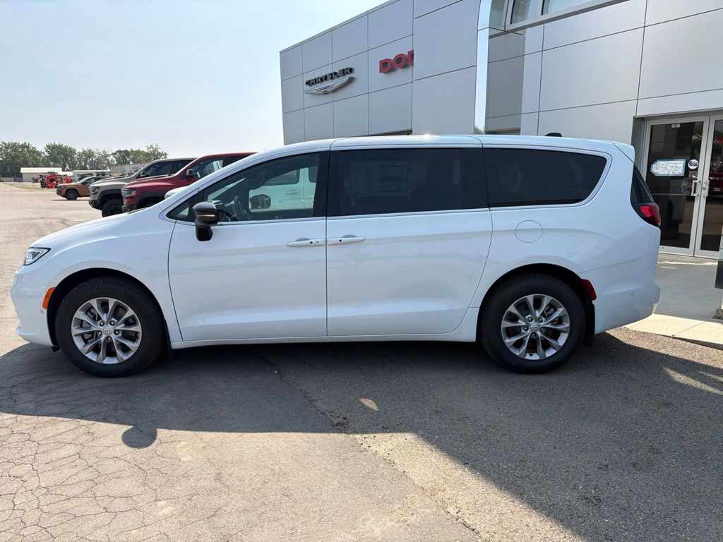 2025 Chrysler Pacifica Select - Photo 7