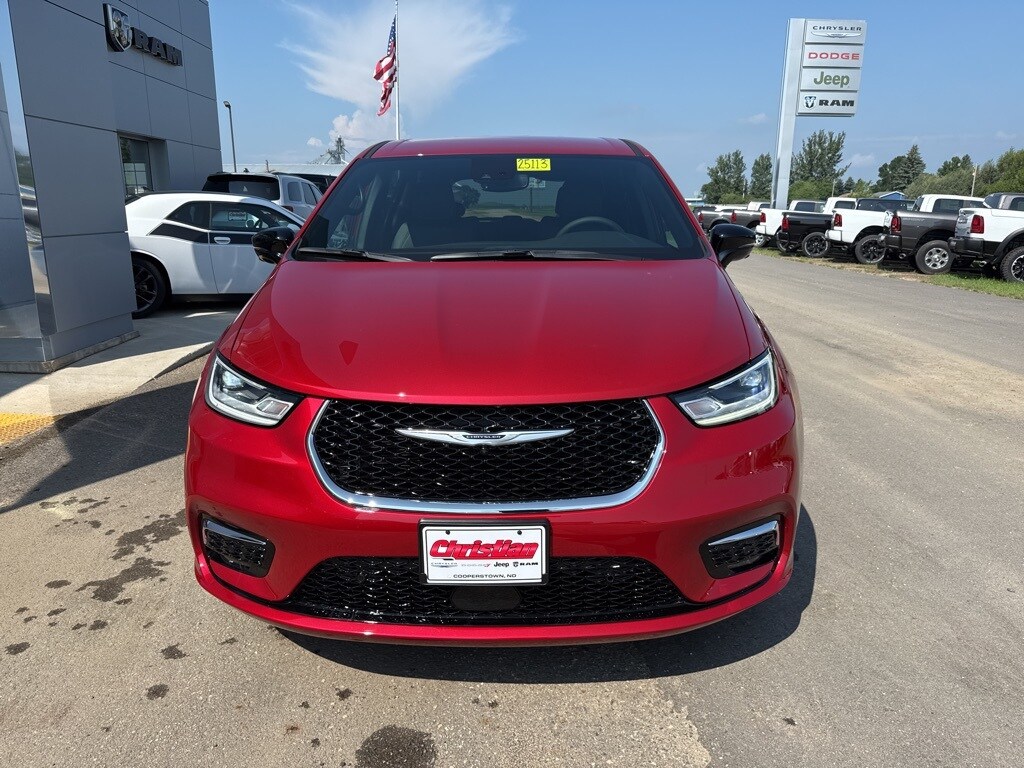 2025 Chrysler Pacifica photo 2