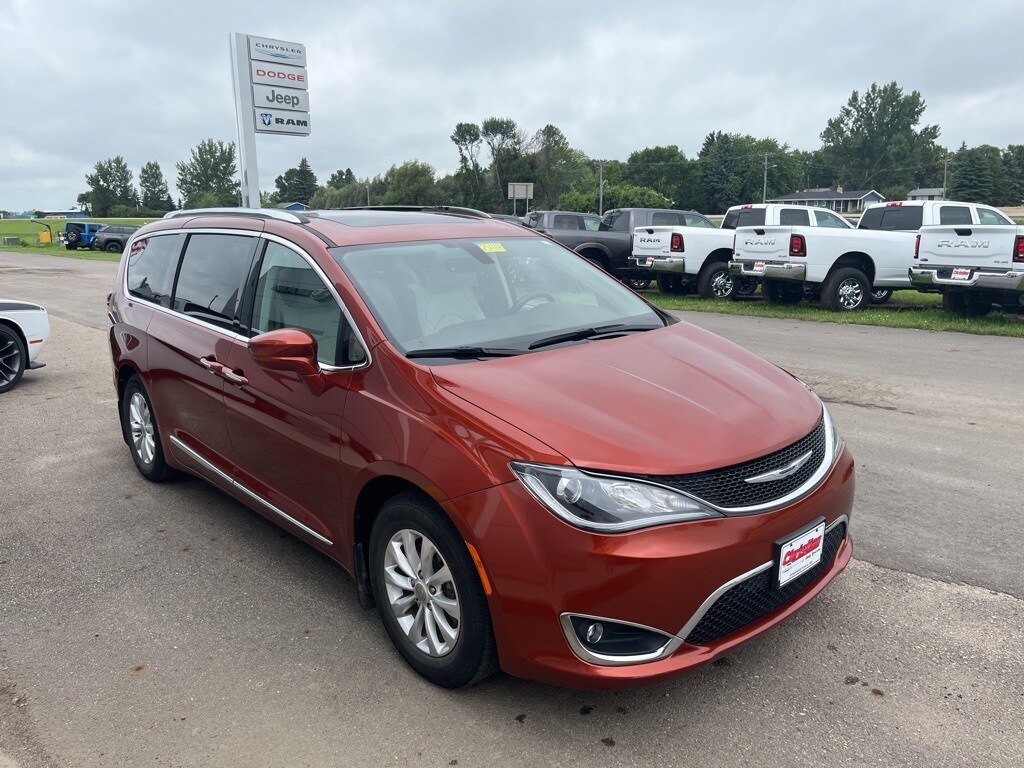 2018 Chrysler Pacifica Touring Plus photo 4