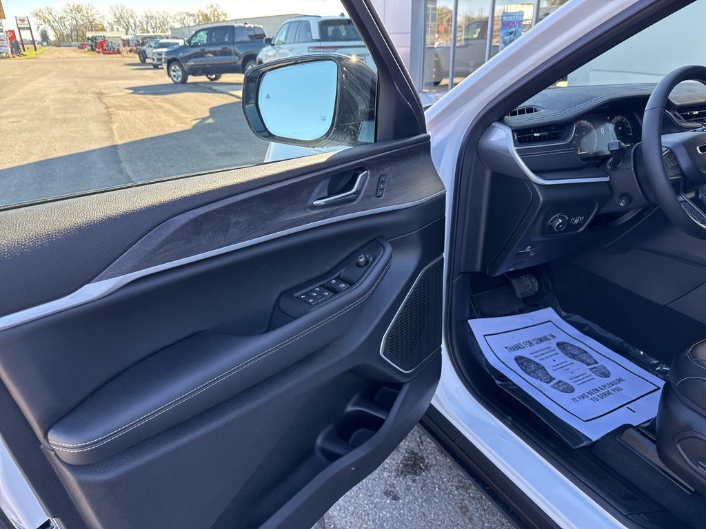 2025 Jeep Grand Cherokee Limited - Photo 17