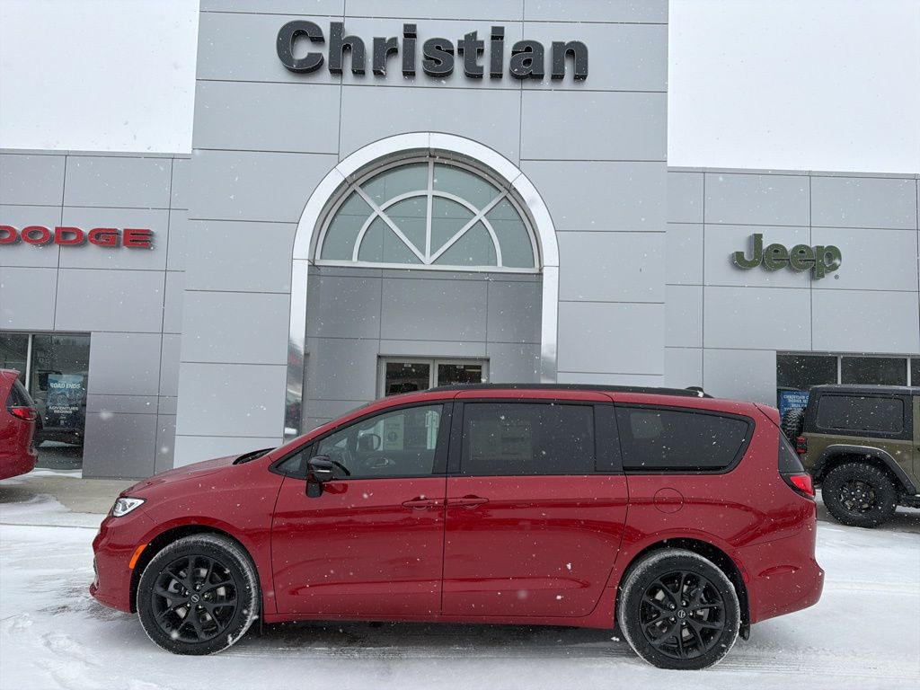 2026 Chrysler Pacifica Limited AWD's photo