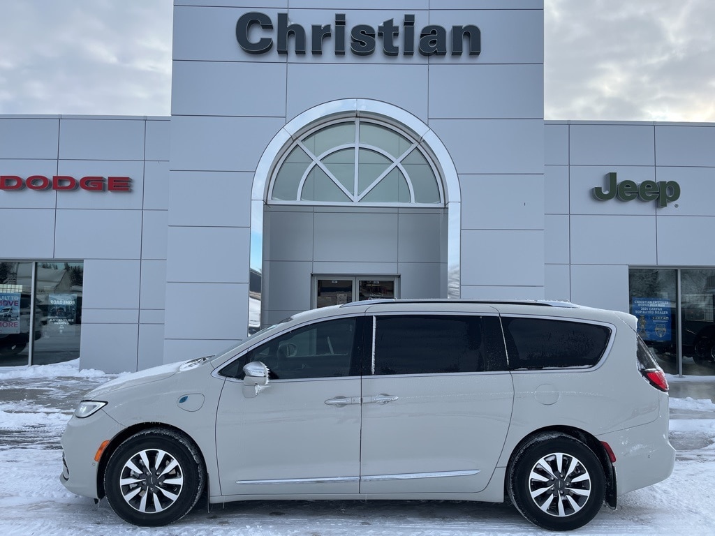 2021 Chrysler Pacifica Hybrid Limited's photo