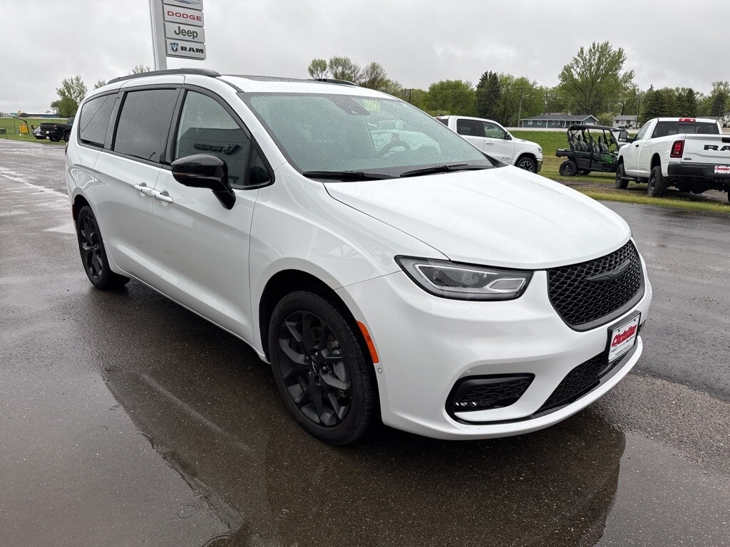 2024 Chrysler Pacifica Limited photo 4