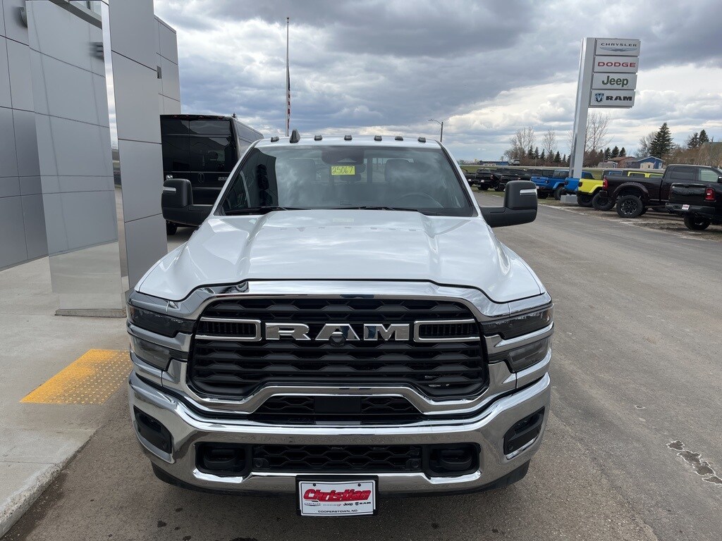 2025 Ram 2500 Tradesman photo 3