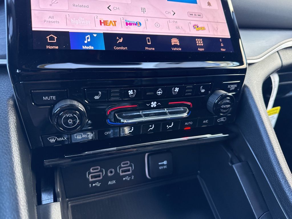 2025 Jeep Grand Cherokee Limited - Photo 25
