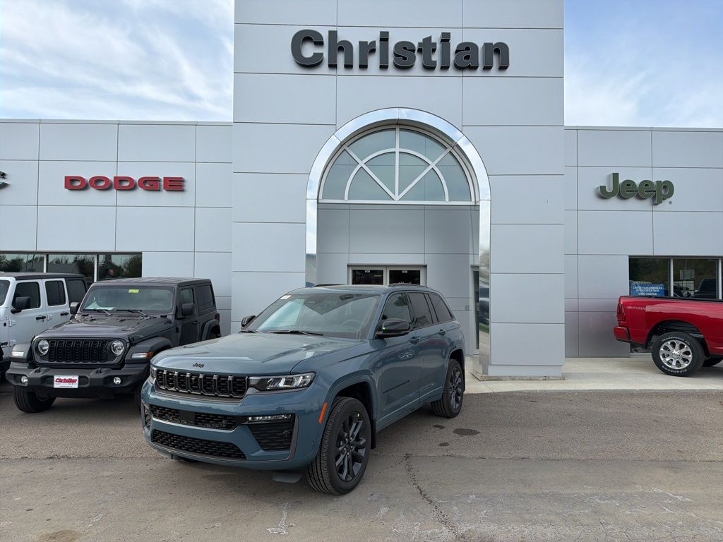 2026 Jeep Grand Cherokee Limited Reserve 4x4's photo