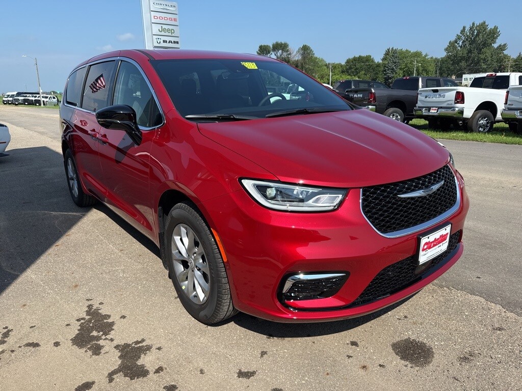 2025 Chrysler Pacifica photo 3
