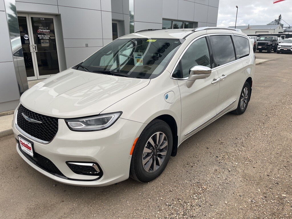 2021 Chrysler Pacifica Hybrid Limited photo 2