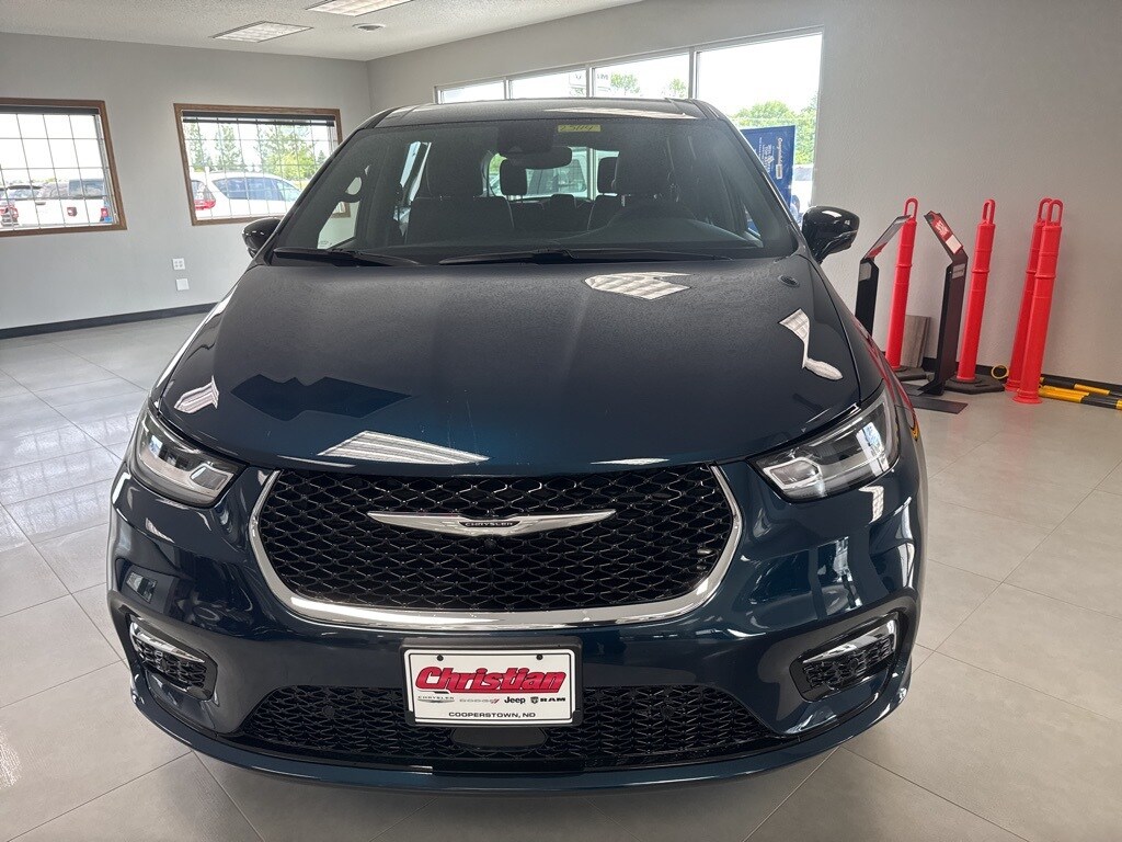 2025 Chrysler Pacifica photo 2