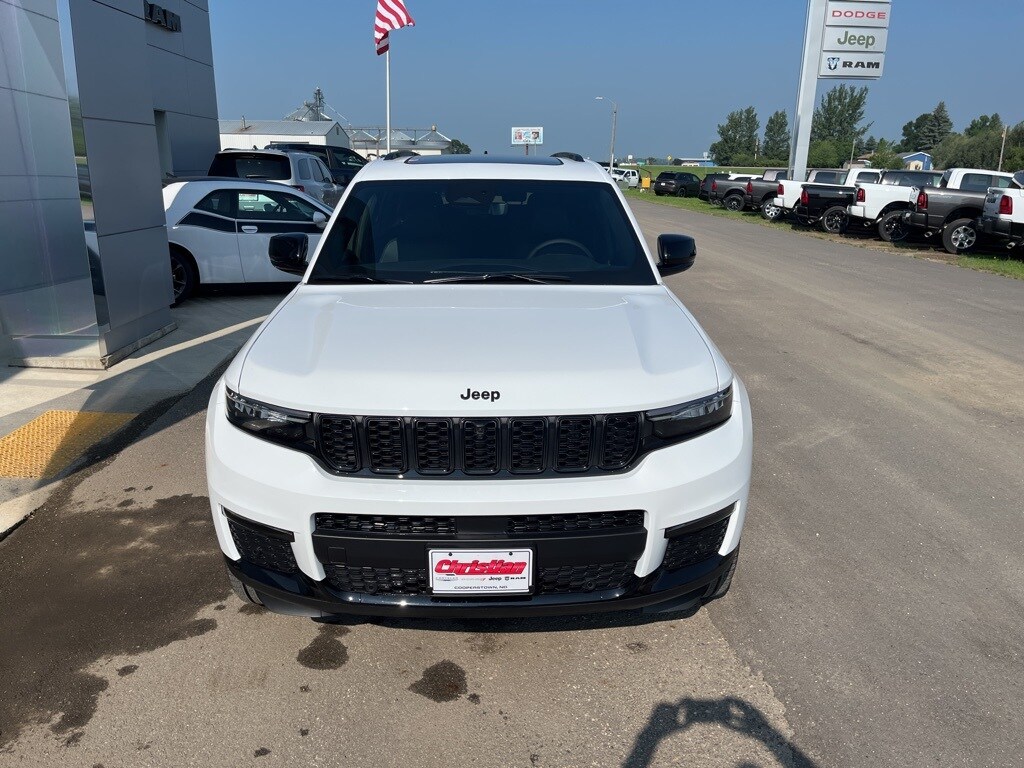 2025 Jeep Grand Cherokee Limited photo 2