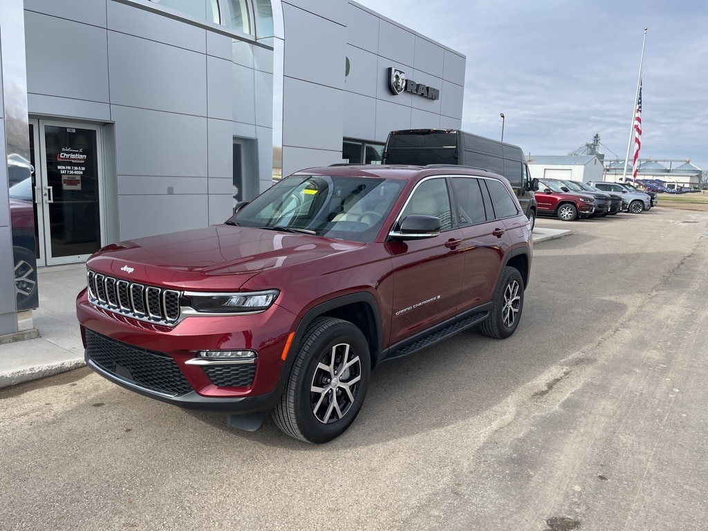 Used 2024 Jeep Grand Cherokee Limited with VIN 1C4RJHBG0R8500428 for sale in Cooperstown, ND