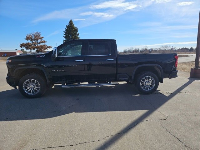 2025 Chevrolet Silverado 3500HD LTZ photo 2