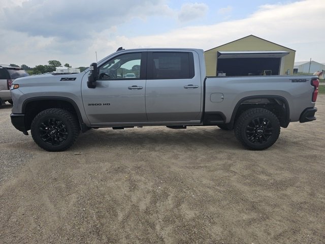 2025 Chevrolet Silverado 3500HD LT photo 2