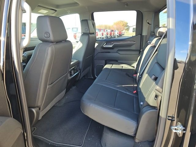 2026 GMC Sierra 1500 SLT - Photo 6