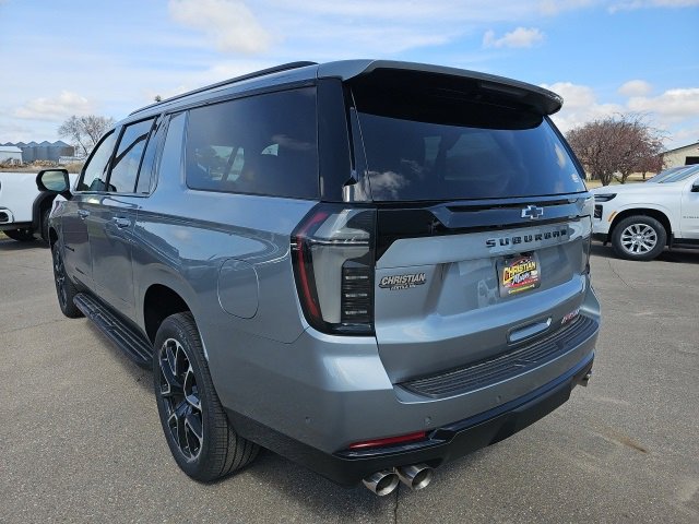 2025 Chevrolet Suburban RST photo 3