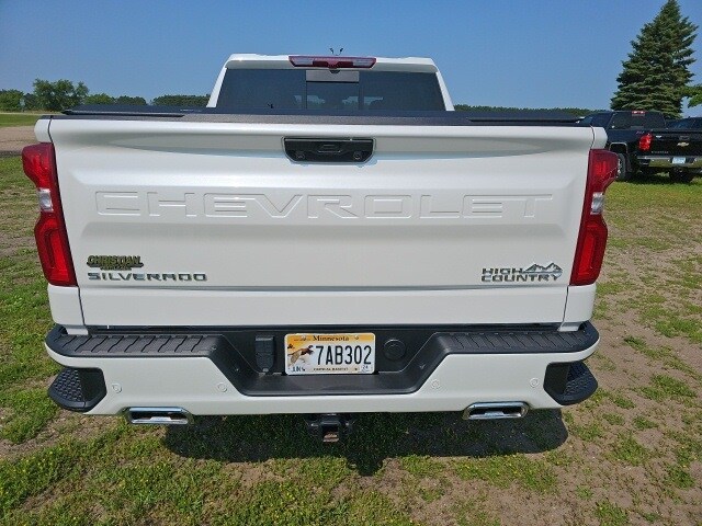 2023 Chevrolet Silverado 1500 High Country photo 4