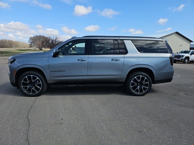 2025 Chevrolet Suburban RST photo 2