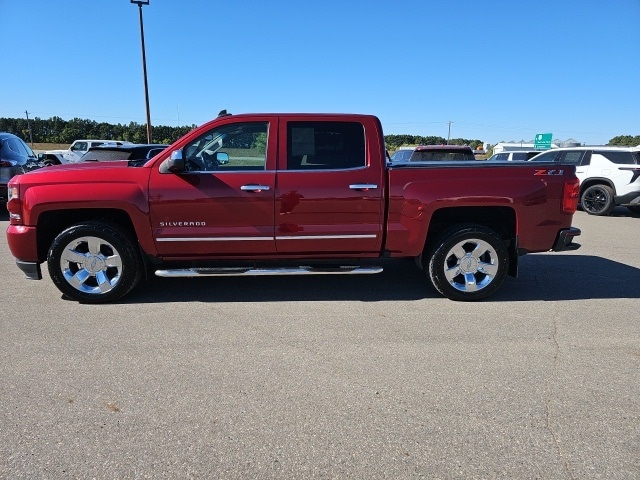 Used 2018 Chevrolet Silverado 1500 LTZ with VIN 3GCUKSEC1JG222599 for sale in Fertile, Minnesota