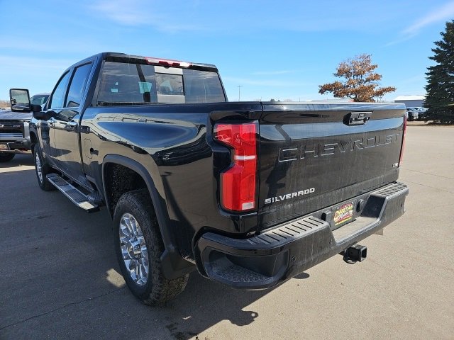 2025 Chevrolet Silverado 3500HD LTZ photo 3