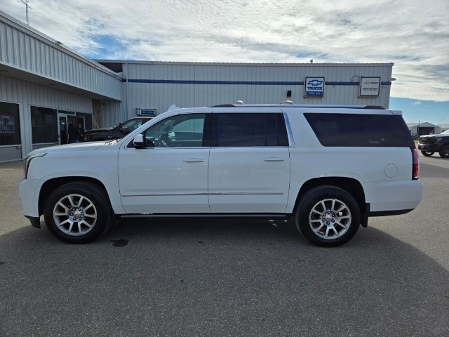 Used 2020 GMC Yukon XL Denali with VIN 1GKS2HKJ9LR142293 for sale in Fertile, MN