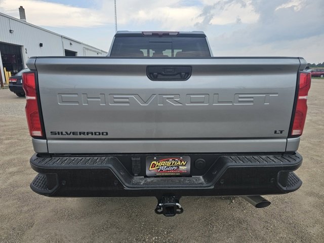 2025 Chevrolet Silverado 3500HD LT photo 4
