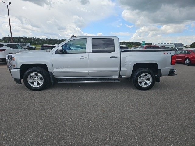 Used 2017 Chevrolet Silverado 1500 LT with VIN 3GCUKREC2HG425004 for sale in Fertile, Minnesota