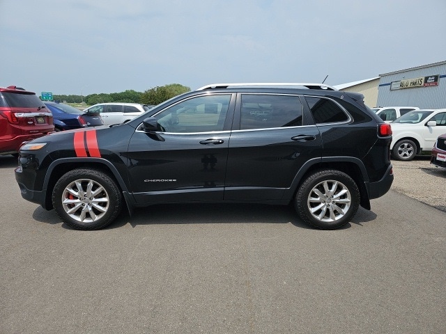 Used 2015 Jeep Cherokee Limited with VIN 1C4PJMDSXFW617555 for sale in Crookston, Minnesota