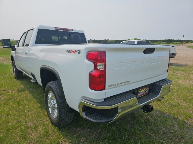 2025 Chevrolet Silverado 3500HD LT photo 2