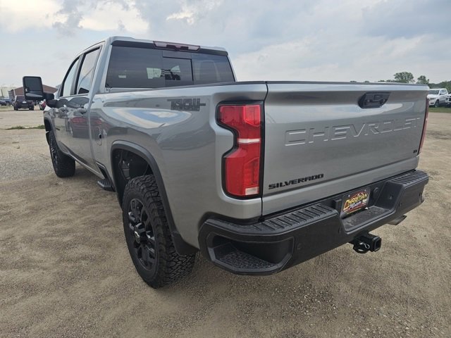 2025 Chevrolet Silverado 3500HD LT photo 3