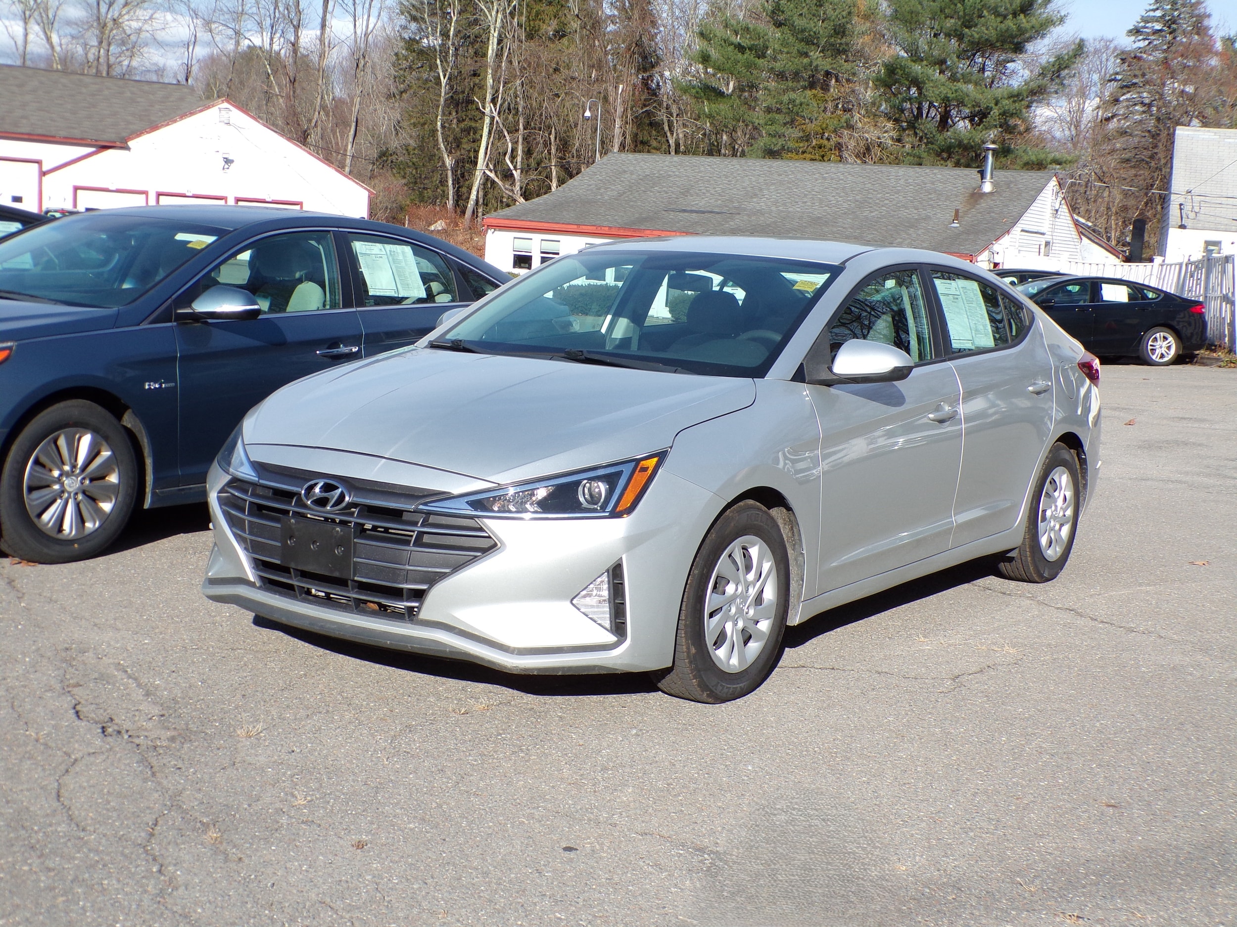 2019 Hyundai Elantra SE's photo