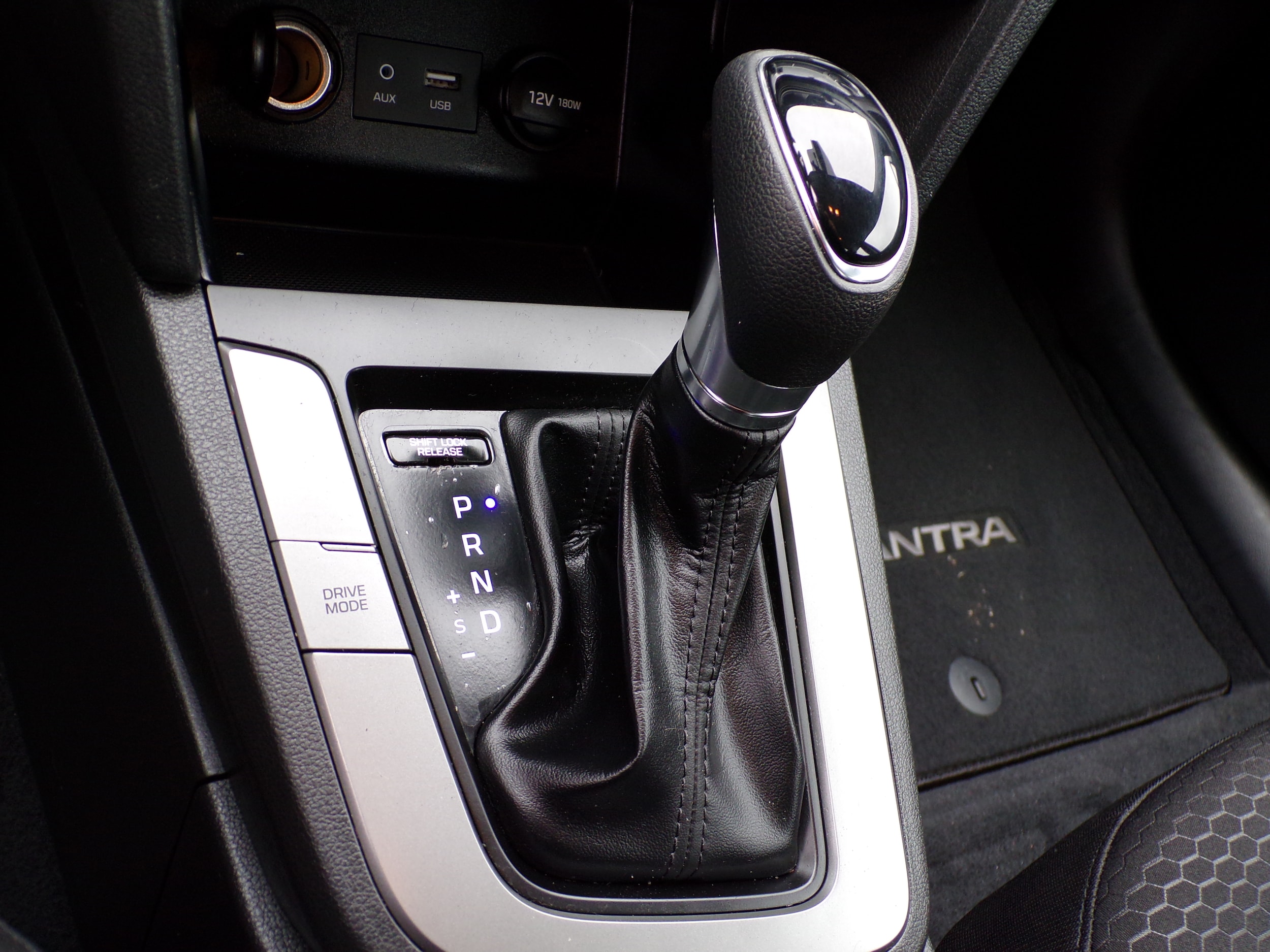 2020 Hyundai Elantra SE - Photo 22