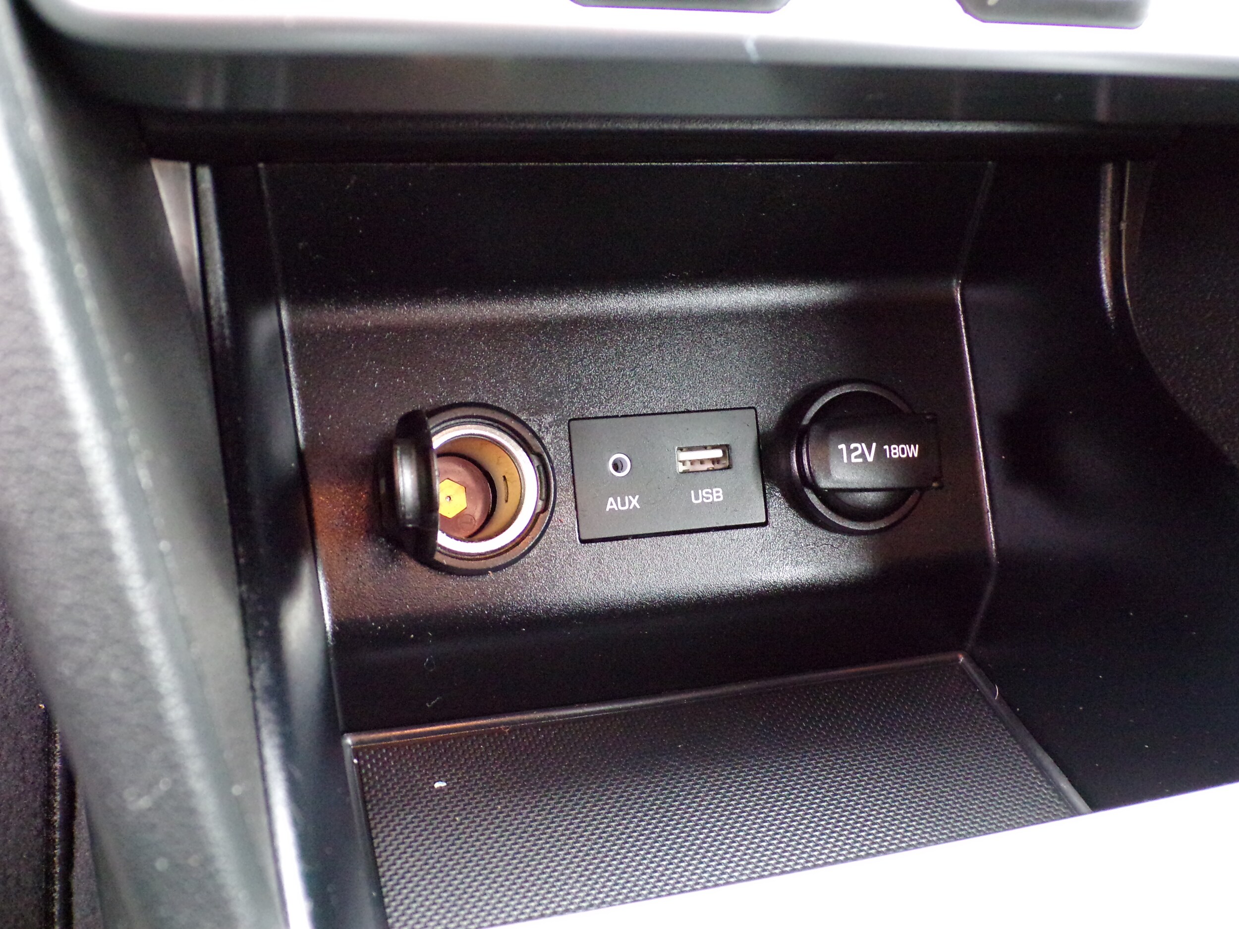 2020 Hyundai Elantra SE - Photo 21