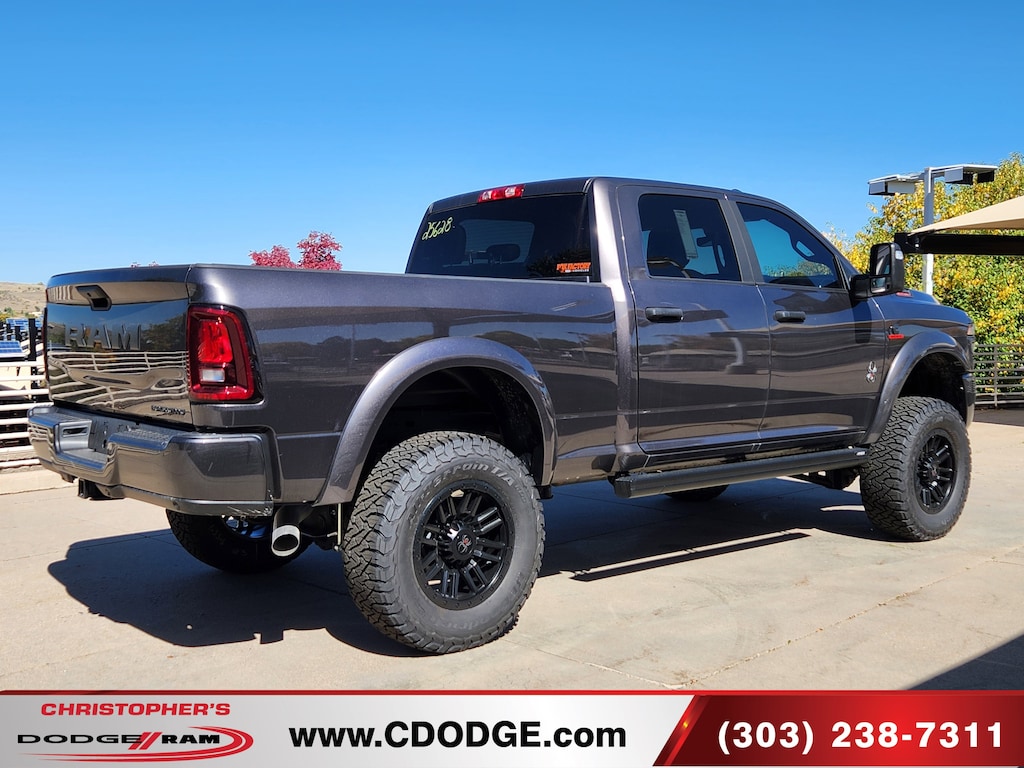 New 2025 Ram 2500 BIG HORN CREW CAB 4X4 6'4 BOX Pickup