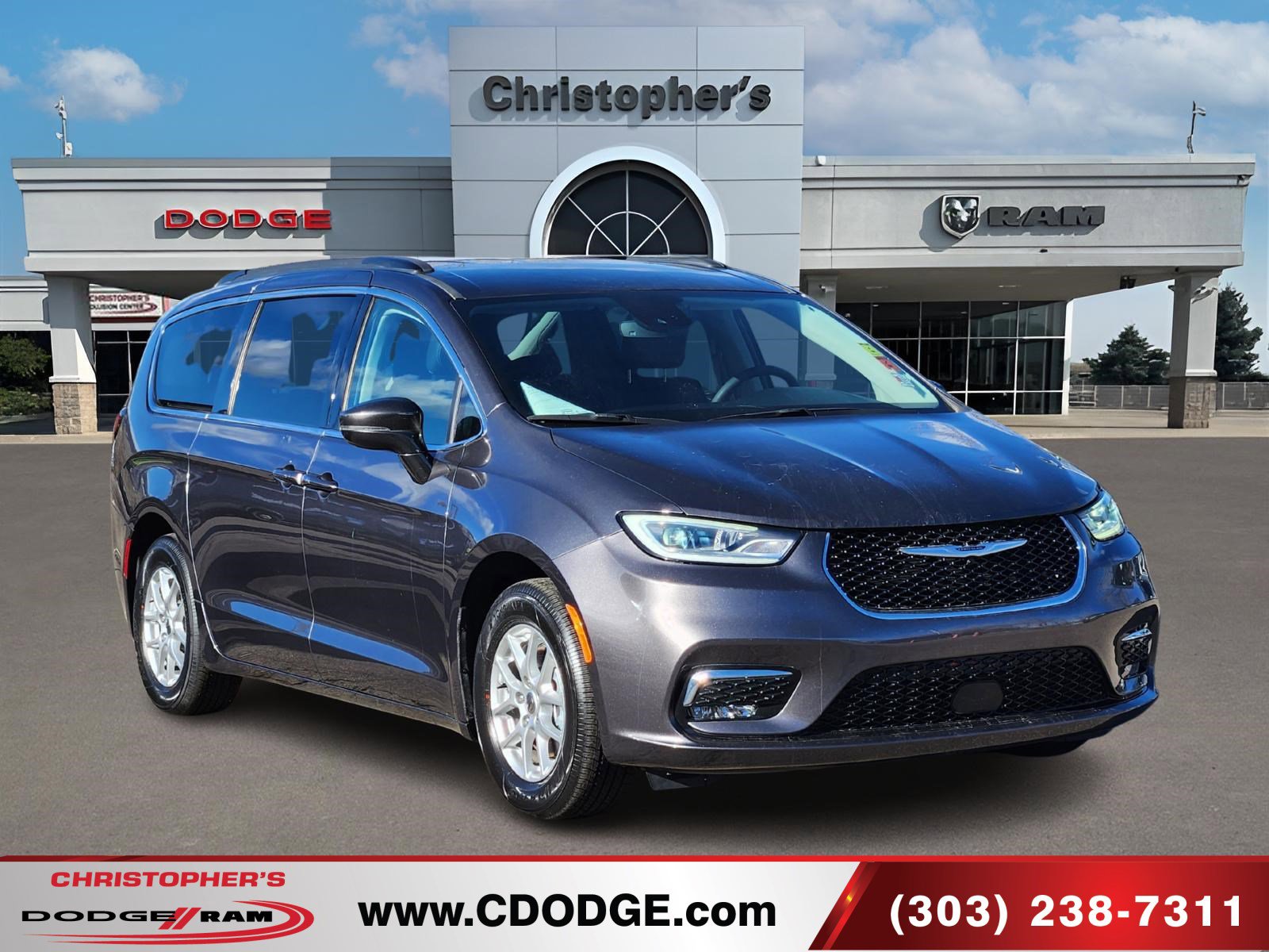 2022 Chrysler Pacifica Touring L's photo