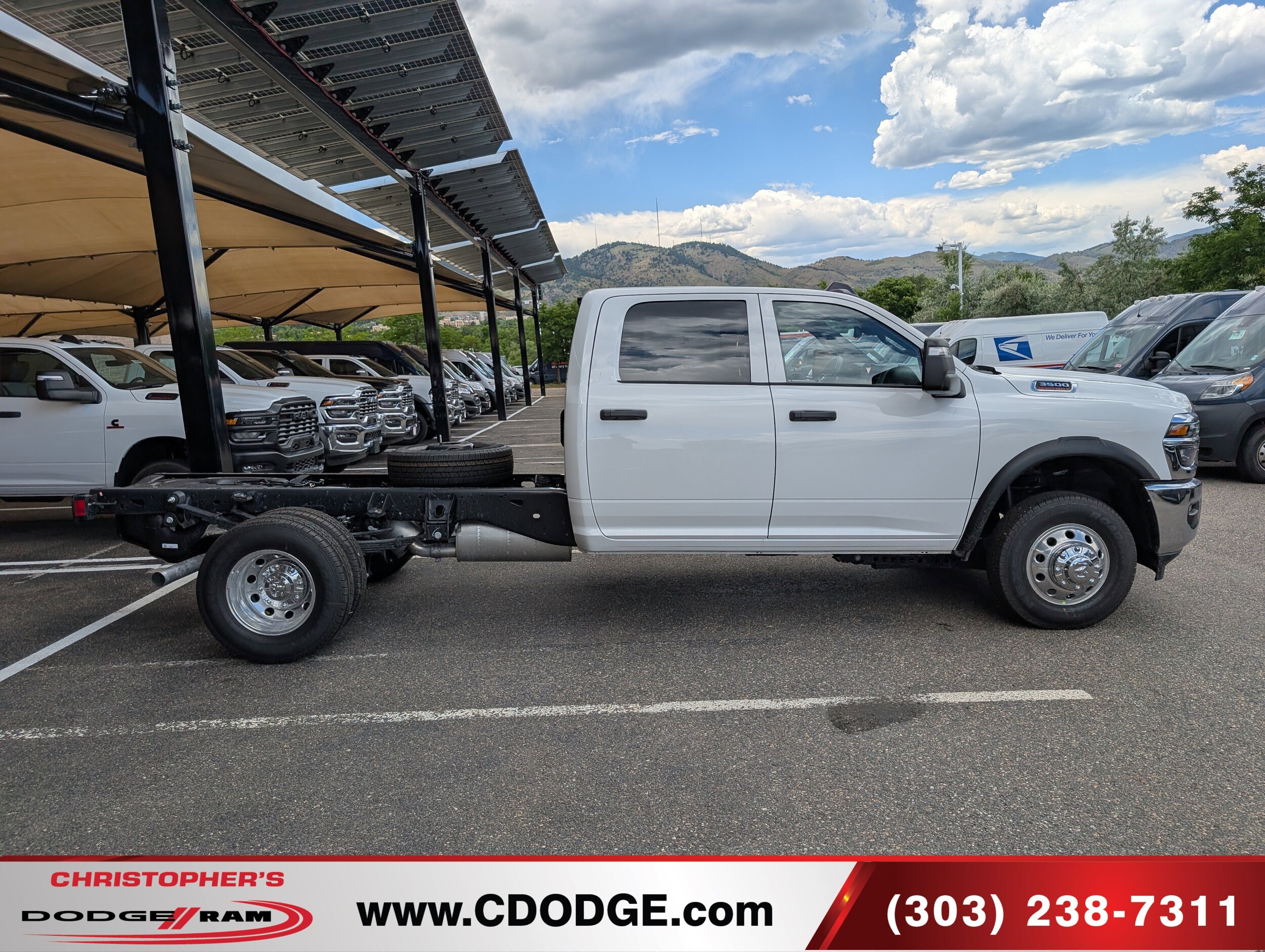 2025 Ram 3500 Tradesman photo 2